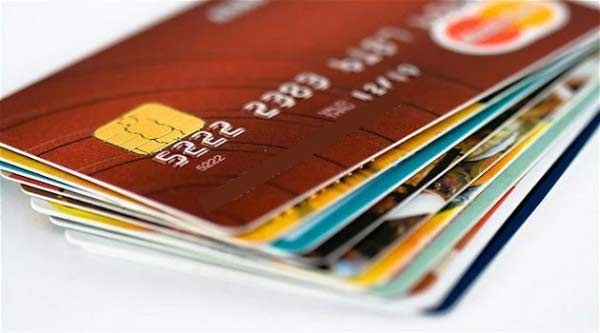 Truffa e indebito utilizzo di carte di credito: quando è concorso di reati?