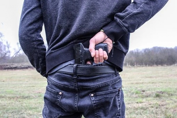 Pistola per difesa personale, furto, divieto detenzione armi