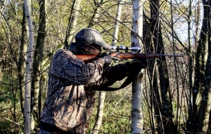 Arma uso caccia, mani addosso per un diverbio
