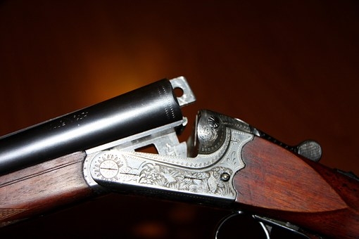 Rinnovo licenza fucile uso caccia: quali reati creano problemi?