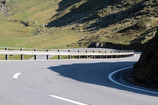 Strada senza guard rail